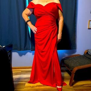 Size 18, never worn, brillent red, will need to be hemmed.